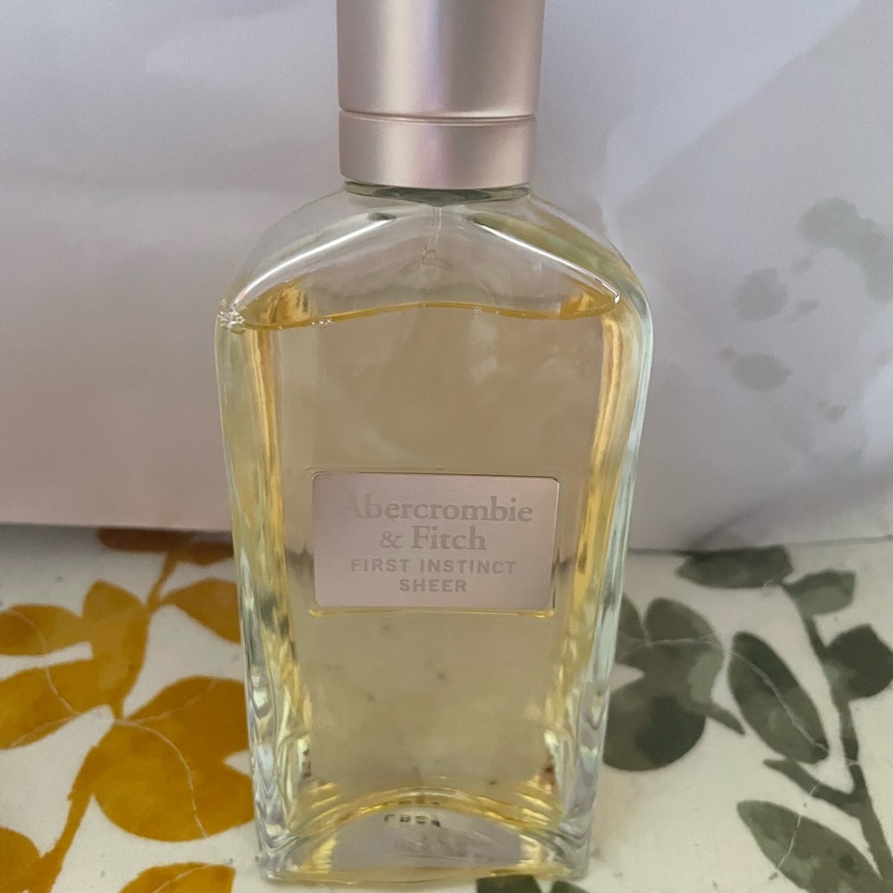 Abercrombie & Fitch -First instinct sheer